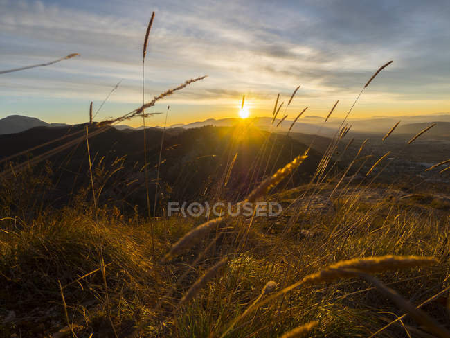 Схід сонця на Sibillini гірський хребет — стокове фото