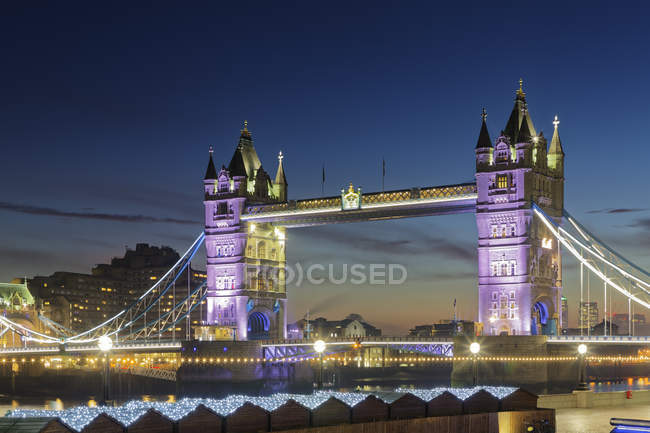 Tower Bridge over water at night with illumination, London, England — Stock Photo