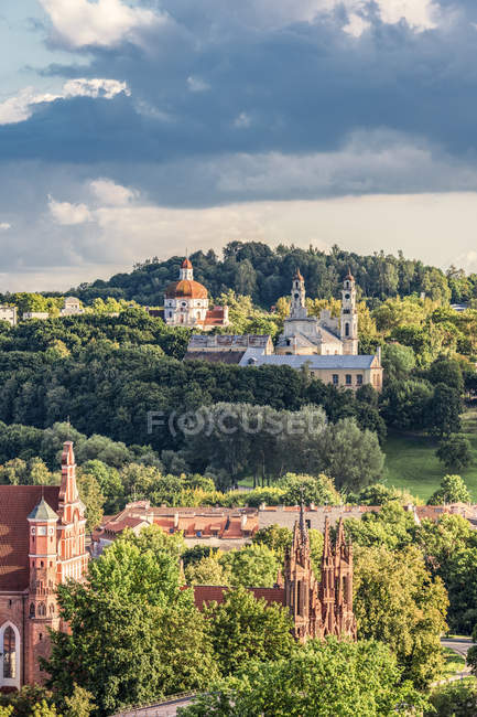 Vilnius, Blick of Gediminas Tower ber die Altstadt of Vilnius, Hauptstadt, Baltikum — Foto stock