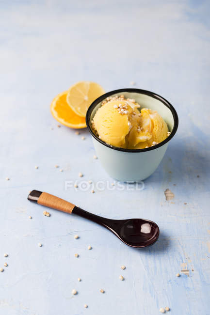 Zitronen-Orangen-Eis mit Quinoa — Stockfoto