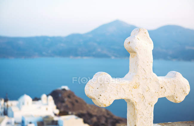 Grèce, Milos, croix de l'église sur Plaka — Photo de stock