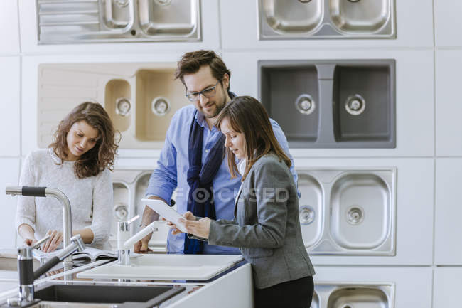 People in plumbing shop getting customer consultation — Stock Photo