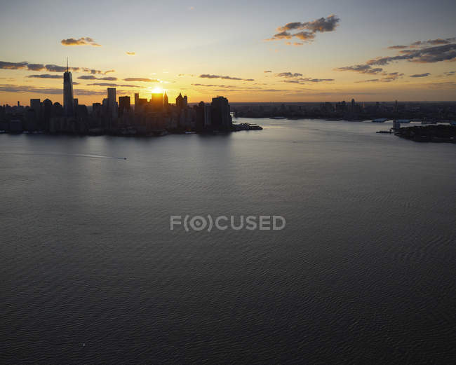 Fotografia aérea do Lower Manhattan, Nova Iorque, Nova Iorque, EUA ao nascer do sol
. — Fotografia de Stock