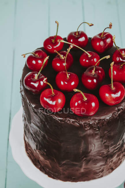 Close-up of Cherries on cake with chocolate icing — Stock Photo