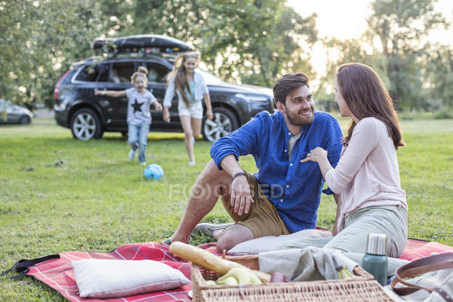 Happy having picnic at road trip — Stock Photo