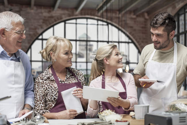Group of people taking cooking course — Stock Photo
