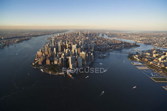 Luftaufnahme von New York City und Manhattan Island von oben New York Harbor, USA — Stockfoto