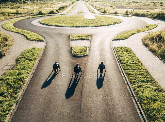 Three businessmen starting race at roundabout — Stock Photo