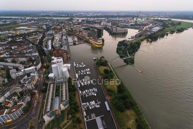 Alemania, Duessseldorf, vista aérea de Media Harbor - foto de stock