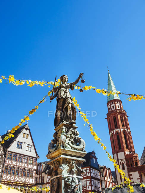 Alemanha, Hesse, Frankfurt, Roemerberg, Fonte de Justiça — Fotografia de Stock