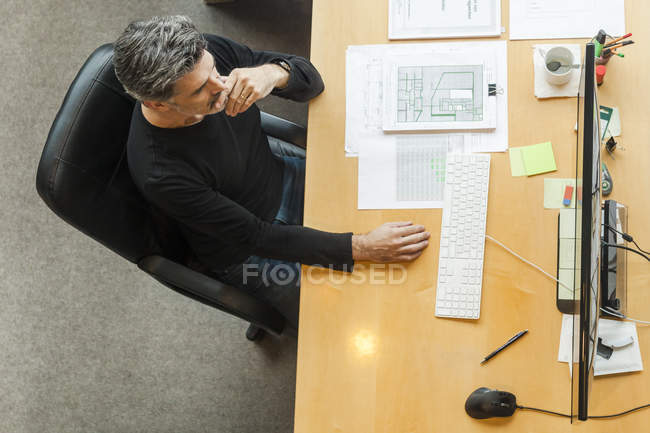 Mature architect working at desk in office — Stock Photo
