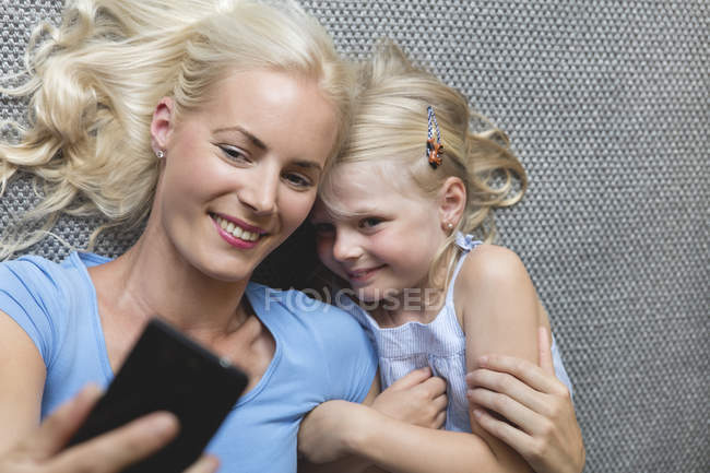 Mãe e sua filhinha — Fotografia de Stock