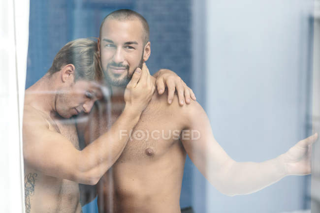 [Imagen: focused_173718544-stock-photo-gay-couple...window.jpg]