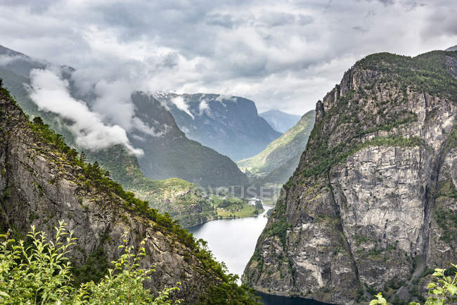 Simadalsfjord, Eidfjord, Noruega - foto de stock