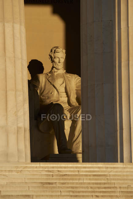 États-Unis, État de Washington, Lincoln Memorial à Washington DC au lever du soleil — Photo de stock