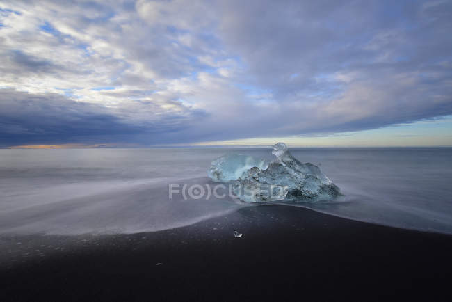 Icebergs at twilight, Iceland — Stock Photo