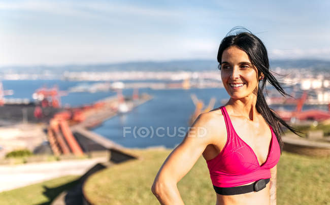 Asturies, Espagne, femme fitness en plein air — Photo de stock