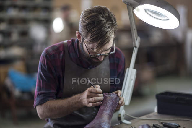 Sculptor working in studio — Stock Photo