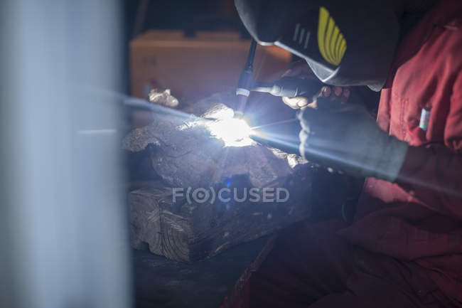 Closeup of Man soldering bronze metal — Stock Photo