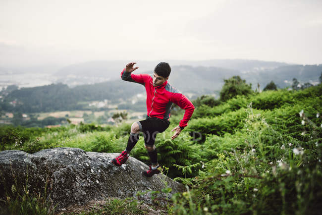 Trailrunner trainieren in der Natur — Stockfoto