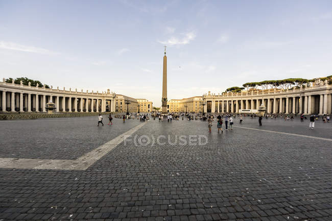 Italie, Rome, vue Place Saint-Pierre avec obélisque au Vatican — Photo de stock