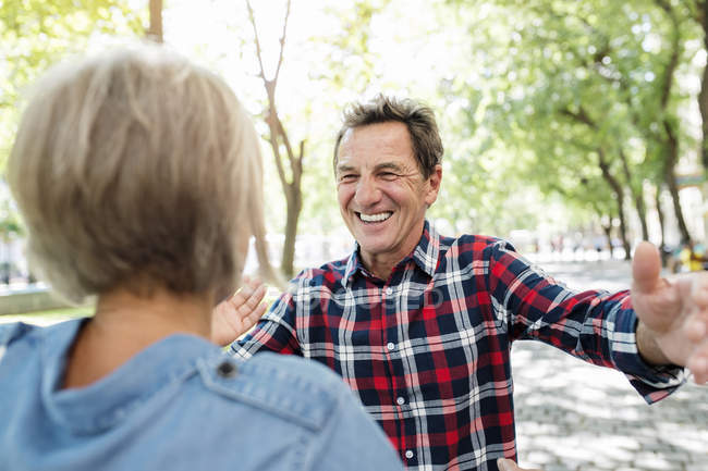 Happy cute senior couple hugging at park — Stock Photo