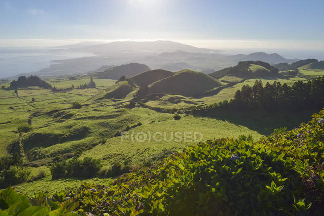 Portugal, Azores, Sao Miguel, Oeste por la mañana - foto de stock