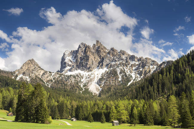 Itália, Tirol do Sul, Vale Hochpuster, Parque Natural Fanes-Sennes-Prags, Dolomitas Braies, Sarlkofel — Fotografia de Stock