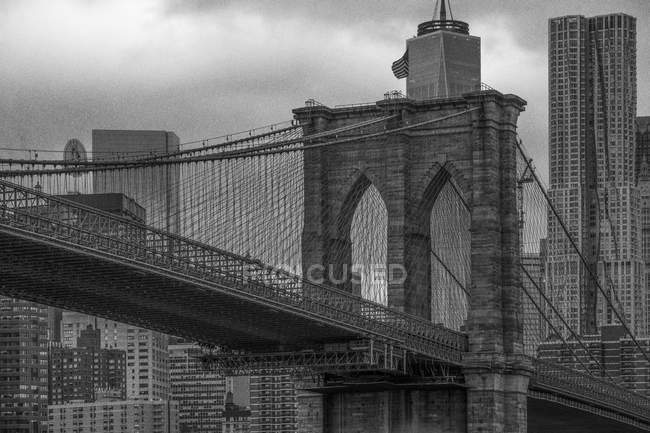USA, New York, Brooklyn Bridge, bianco e nero — Foto stock