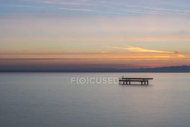 Швейцария, Тюрингия, Фанау, зона для купания на восходе солнца — стоковое фото