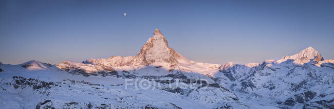 Blick auf Matterhorn bei Sonnenaufgang, Panorama, Wenninalpen, Zermatt, Schweiz — Stockfoto