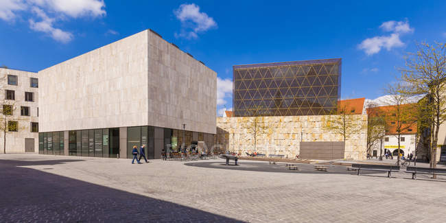 Германия, Бавария, Мюнхен, Современная архитектура еврейского центра — стоковое фото