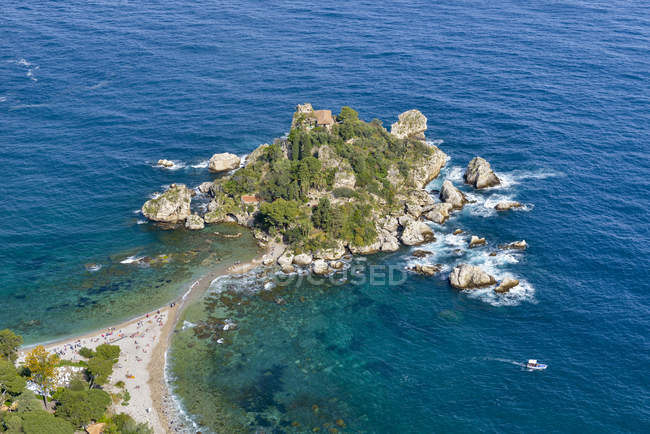 Sopra L Isola Di Isola Bella Taormina Sicilia Italia Nuvole Di Giorno Stock Photo