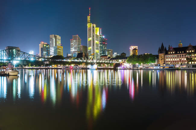 Lighted skyline with Main River in the foreground, Frankfurt, Germany — Stock Photo