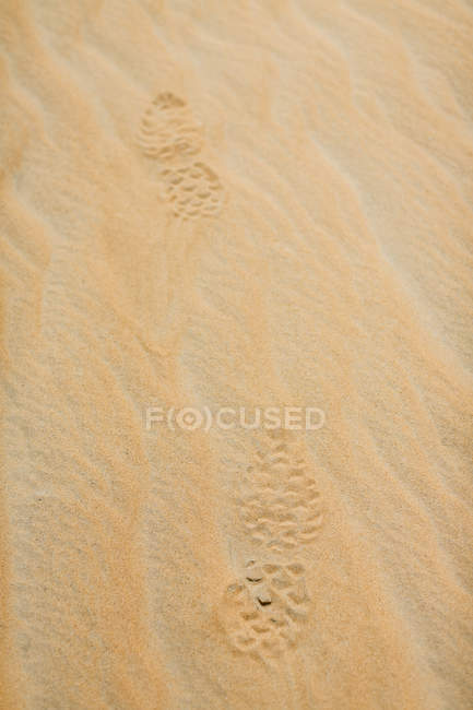 Emirati Arabi Uniti, Rub 'al Khali, impronte di scarpe nella sabbia del deserto — Foto stock