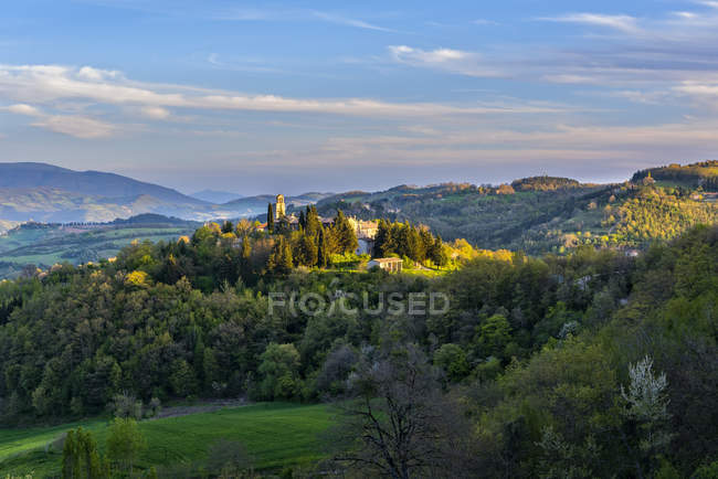Італія, Умбрія, Gubbio, абатство Vallingegno на заході сонця — стокове фото