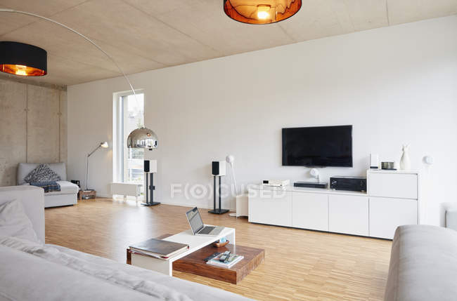 Empty modern living room indoors — Stock Photo