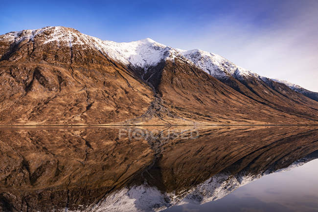 Scozia, Highlands, Loch Etive con Ben Starav innevato sullo sfondo — Foto stock