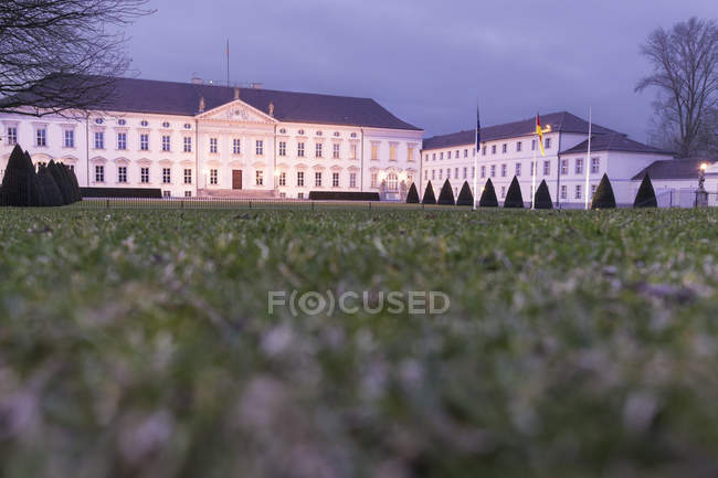 Germania, Berlino, Palazzo Bellevue la sera — Foto stock