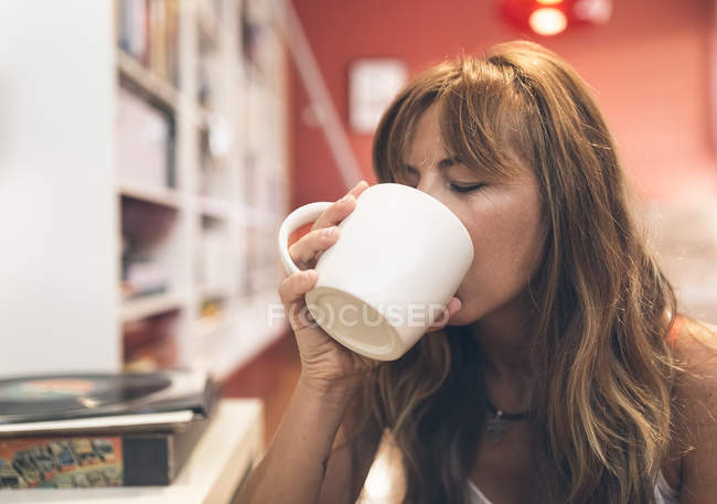 Woman having coffee at home — Stock Photo