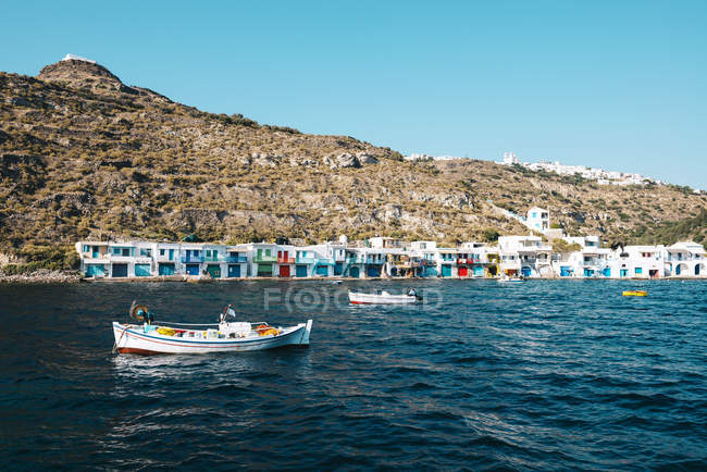 podning udvikling overdrive Klima, Milos, Greece, traditional fishing village Tripiti on the top of the  mountain — Nautical Vessel, architecture - Stock Photo | #177227178