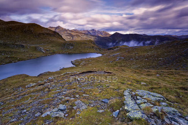 Österreich, Kärnten, Zweisee und Berge im Drautal — Stockfoto
