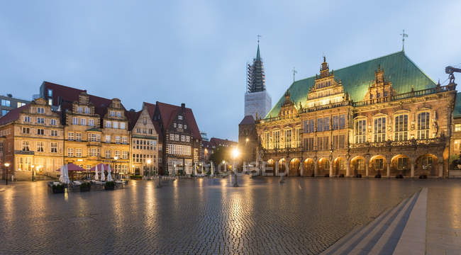 Germania, Brema, Brema Municipio in piazza del mercato la sera — Foto stock