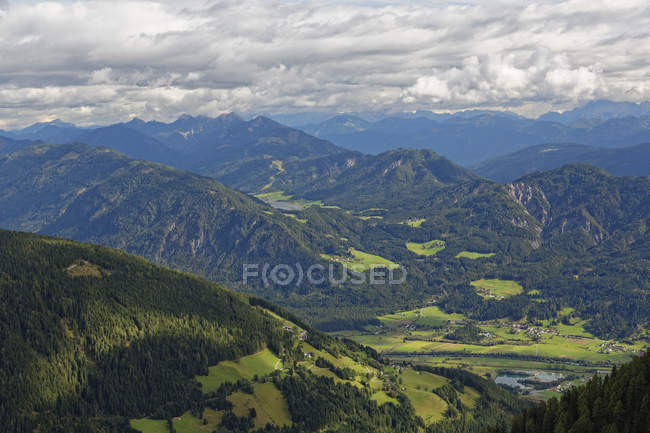 Austria, Carinthia, Drau Valley with Weissensee during daytime — Stock Photo