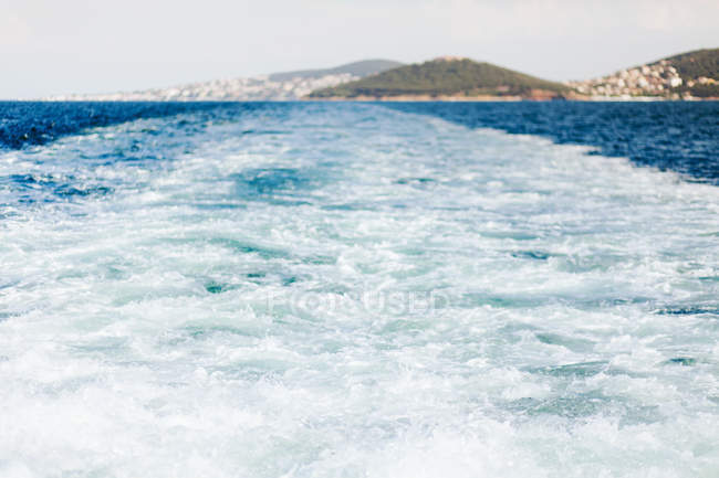 Turquie, Istanbul, sillage de ferry sur la mer de Marmara — Photo de stock