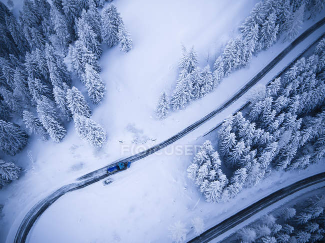 Germany, Bavaria, Rossfeldstrasse, alpine road and snowplough in winter — Stock Photo