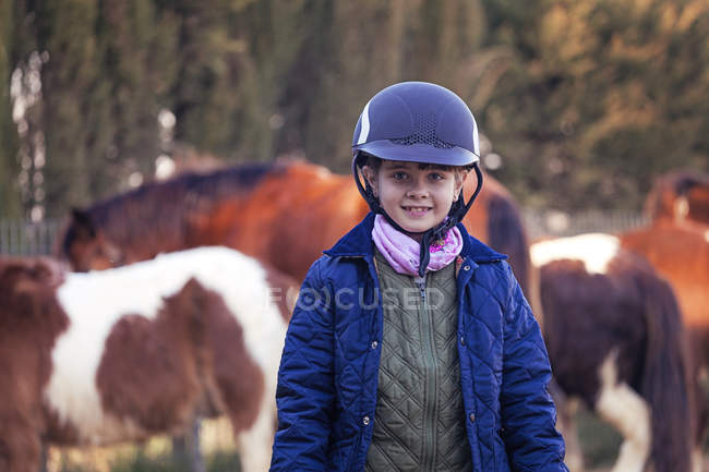 Portrait of smiling girl on horse farm — Stock Photo