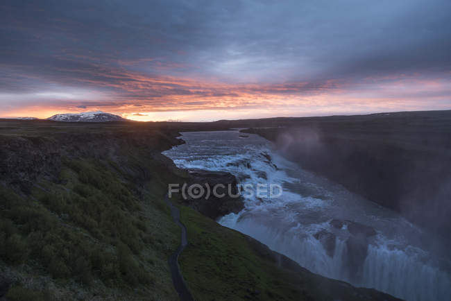 Islanda, cascata del Gullfoss con ghiacciaio Langjoekull — Foto stock