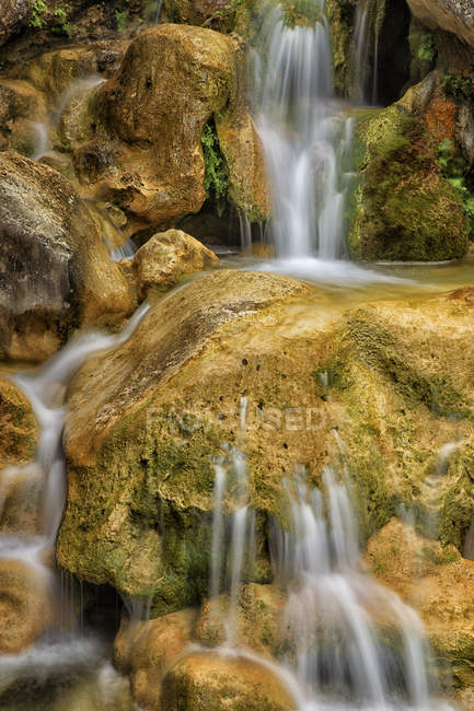 Spain, Tarragona, Ports de Beceit, Les Gubies del Parrisal, Waterfall — стокове фото