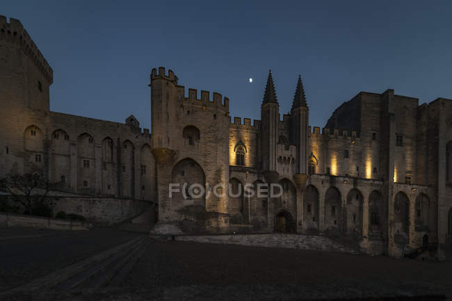 França, Avignon, Palais des Papes à noite — Fotografia de Stock